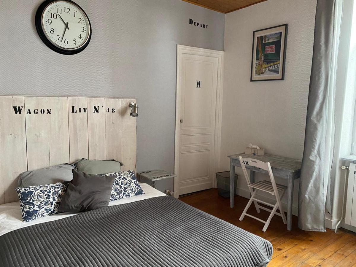 La Gare Des Reves Bed and Breakfast Gondrin Esterno foto