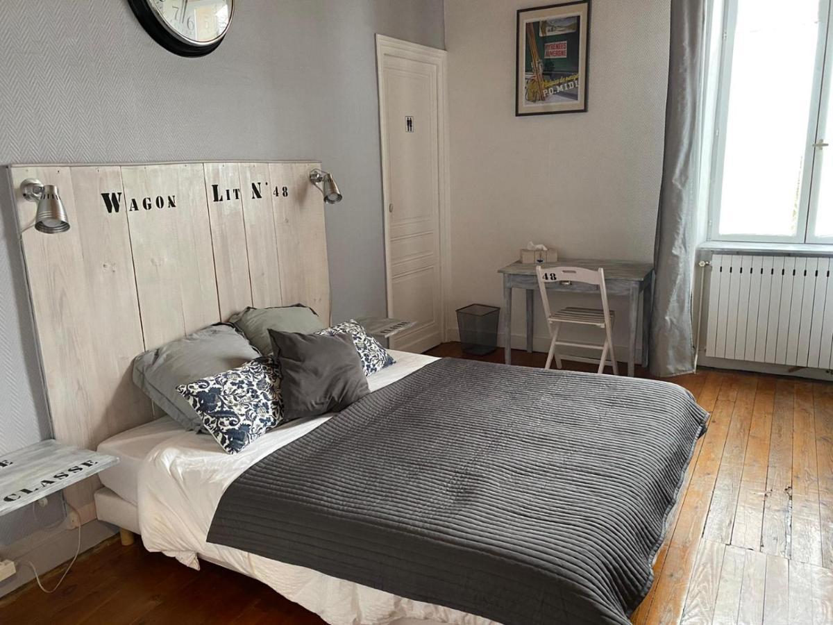 La Gare Des Reves Bed and Breakfast Gondrin Esterno foto