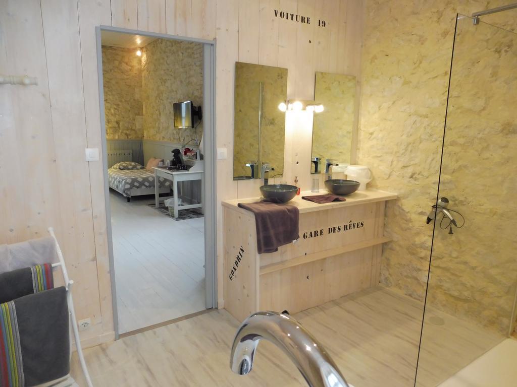 La Gare Des Reves Bed and Breakfast Gondrin Esterno foto
