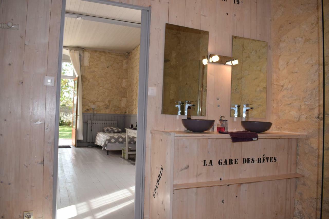 La Gare Des Reves Bed and Breakfast Gondrin Esterno foto
